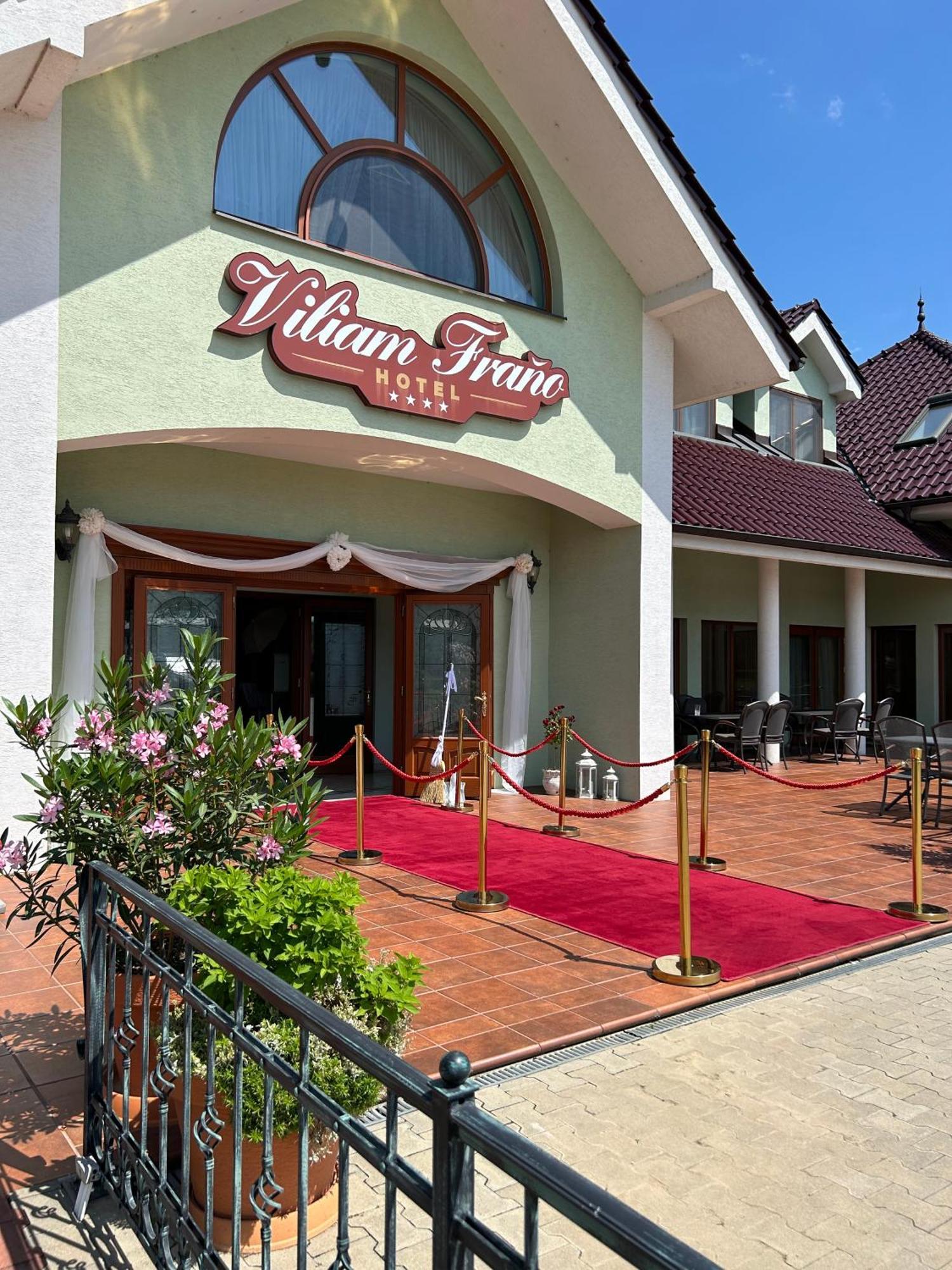 Hotel Viliam Frano Nitra Ngoại thất bức ảnh