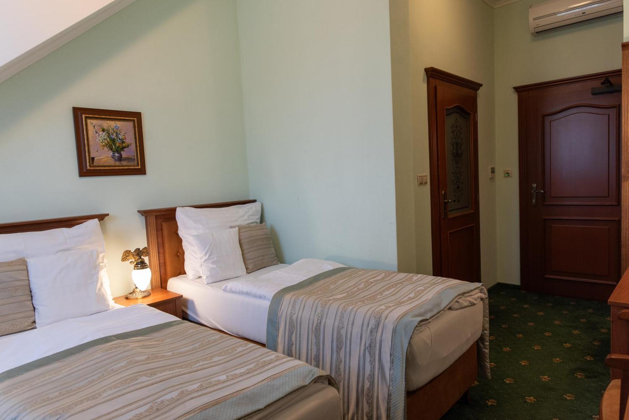 Hotel Viliam Frano Nitra Ngoại thất bức ảnh